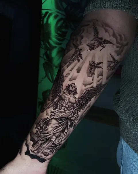 Blackwork kol dövmesi